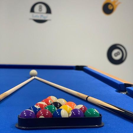 4 Bedroom Home With Garden, Game Room, Parking- Esho Stays グロスター エクステリア 写真