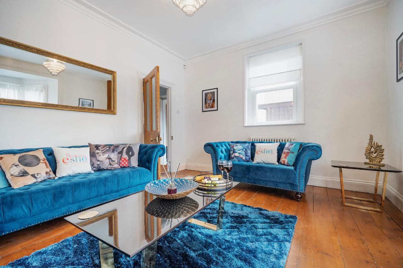 4 Bedroom Home With Garden, Game Room, Parking- Esho Stays グロスター エクステリア 写真