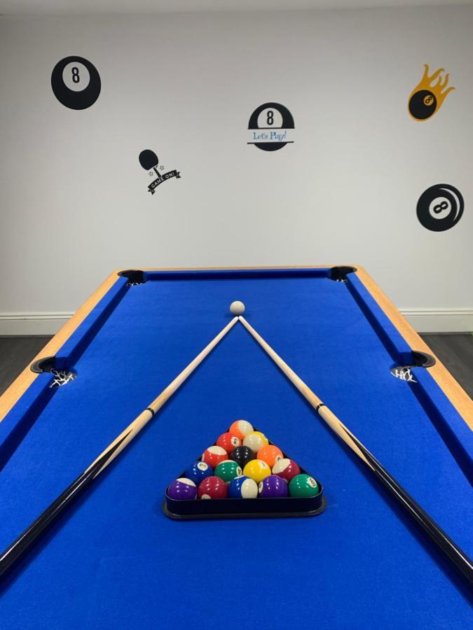 4 Bedroom Home With Garden, Game Room, Parking- Esho Stays グロスター エクステリア 写真